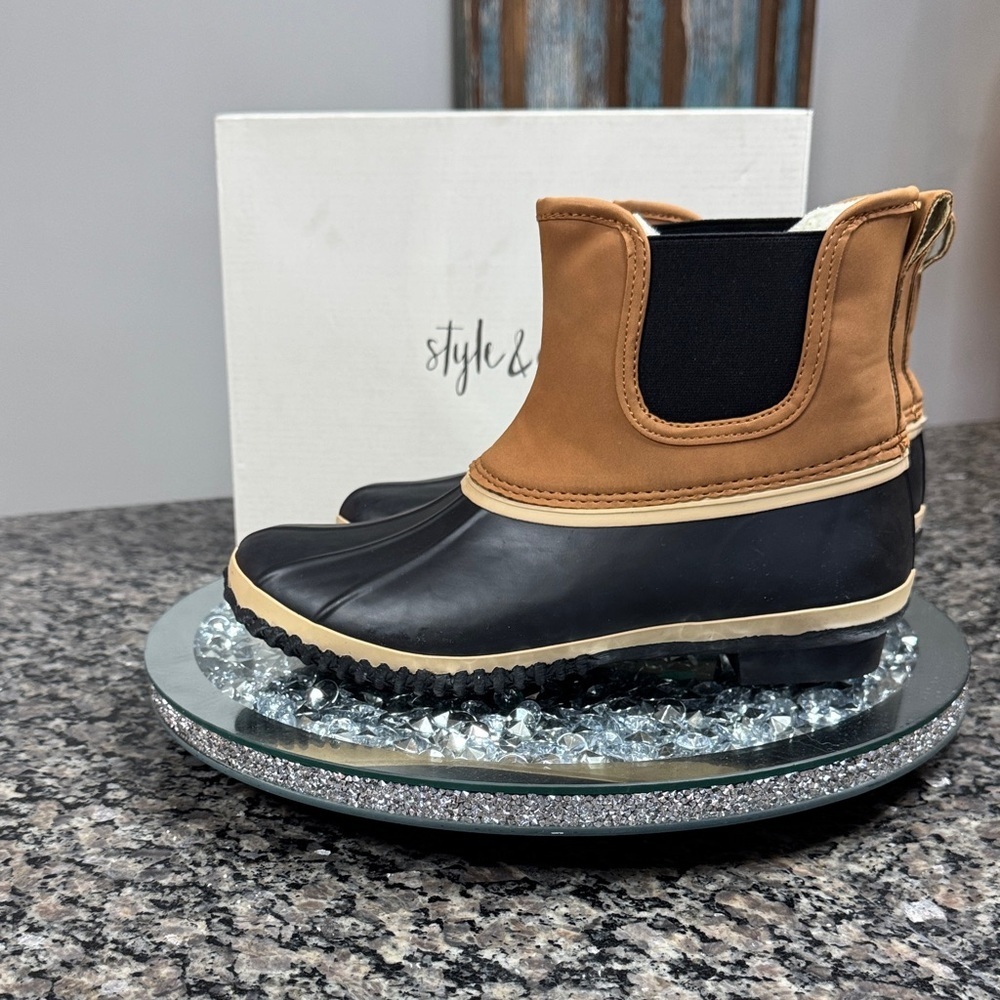 Style & Co. Tan and Black Ankle Boots NWT 8